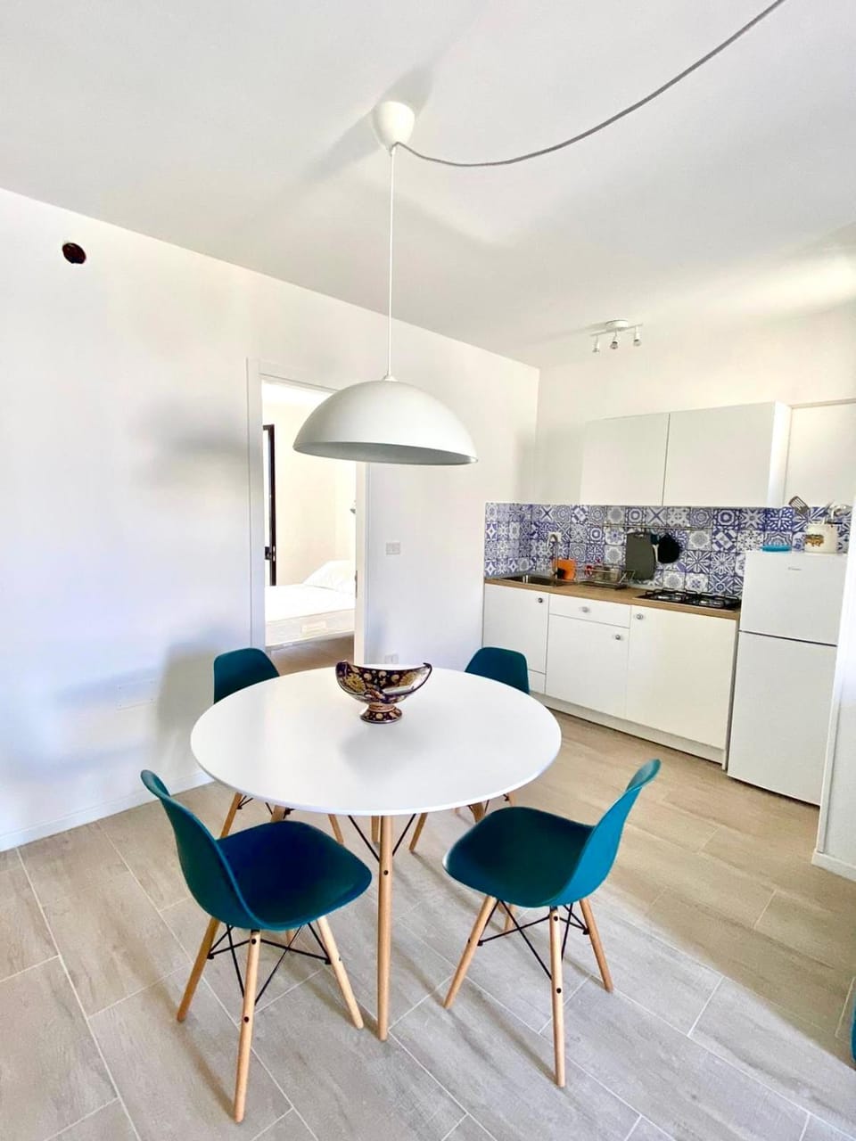 Kitchen or kitchenette, Dining area, stove