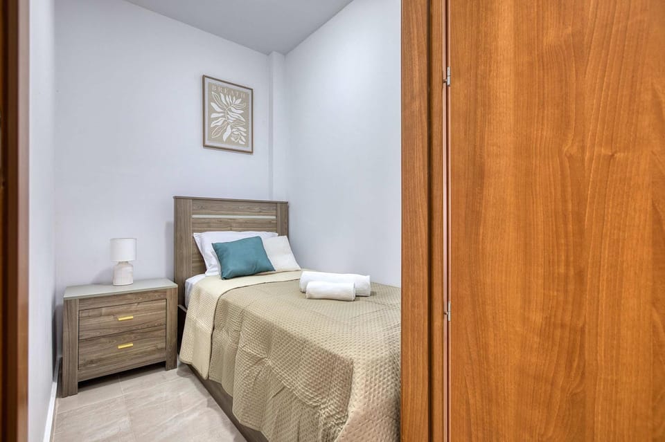 Bright 2BR Stay Sea Views from the Balcony Apartment in Saint Paul's Bay