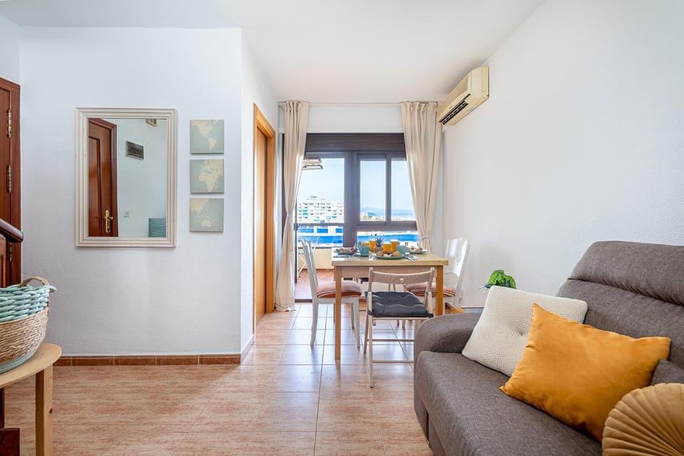 797 HOLIDAY RENTALS - Luminoso apartamento en Aloha playa Apartment in Benalmadena