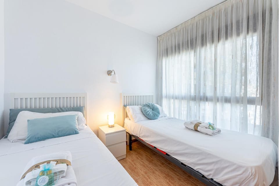 797 HOLIDAY RENTALS - Luminoso apartamento en Aloha playa Apartment in Benalmadena