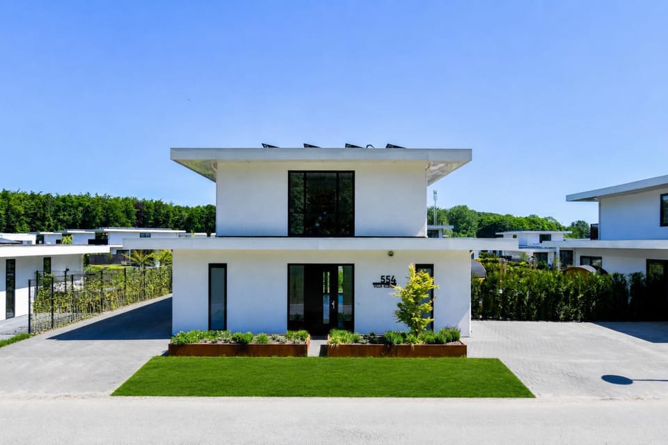 Water Nr. 554 | 8 Pers. Hottub & Sauna House in Biddinghuizen