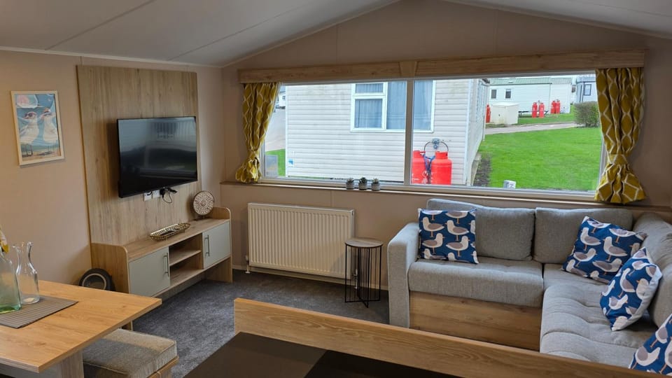 Communal lounge/ TV room, TV and multimedia, Seating area