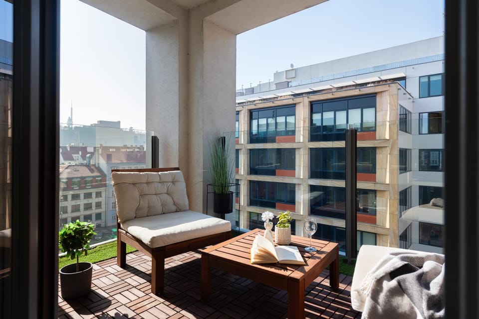 View (from property/room), Balcony/Terrace, Seating area, City view