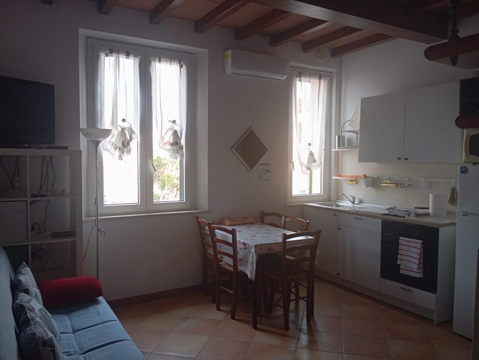 Day, Kitchen or kitchenette, Living room, Dining area