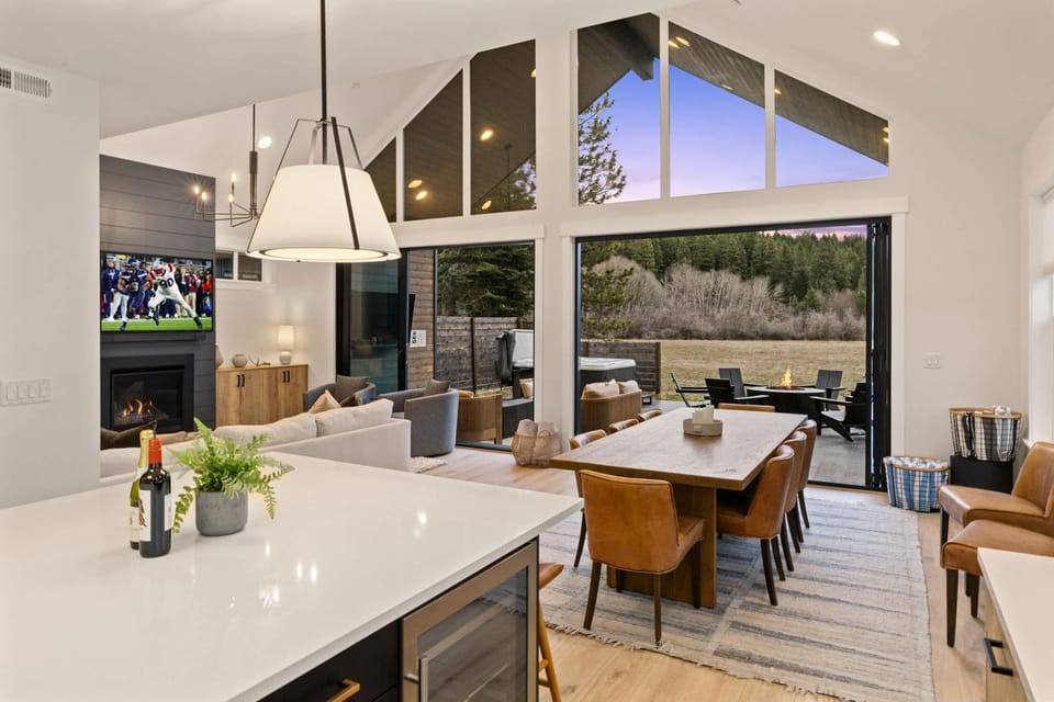 5BR Meadow Mt View Hot Tub Chefs Kitch House in Roslyn