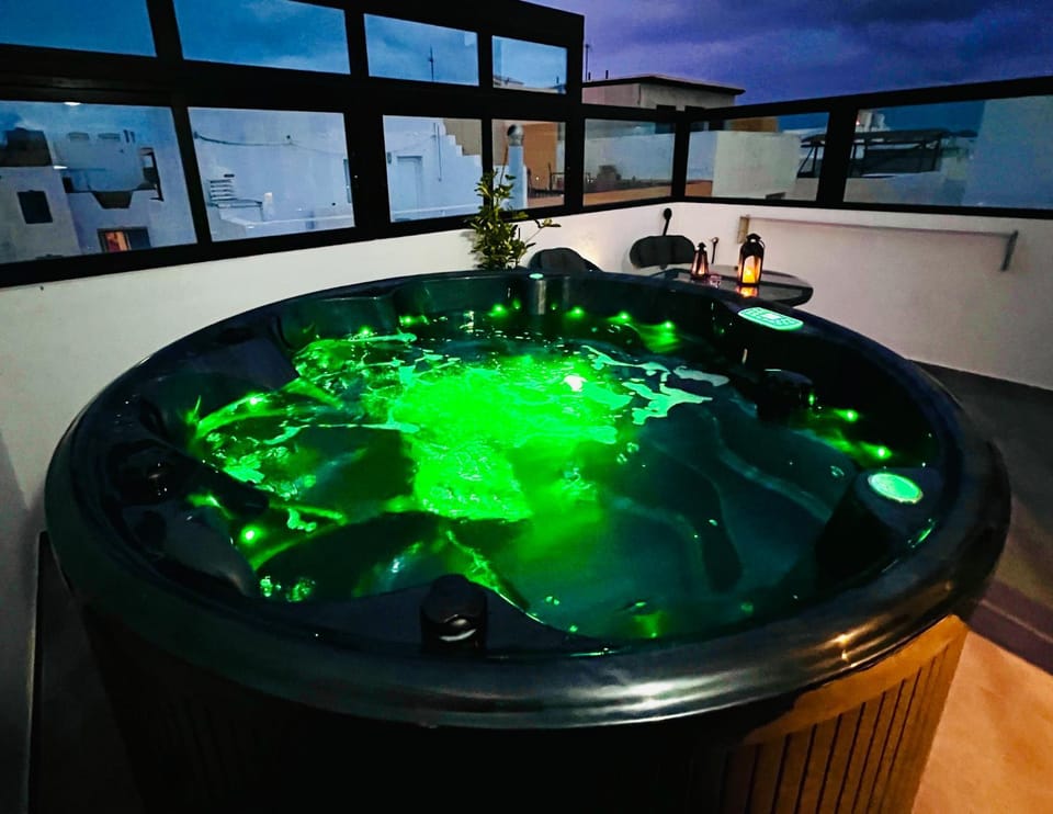 Hot Tub, Hot Tub