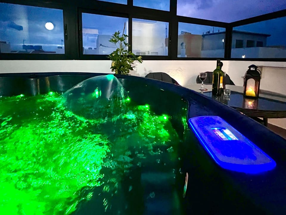 Night, Hot Tub