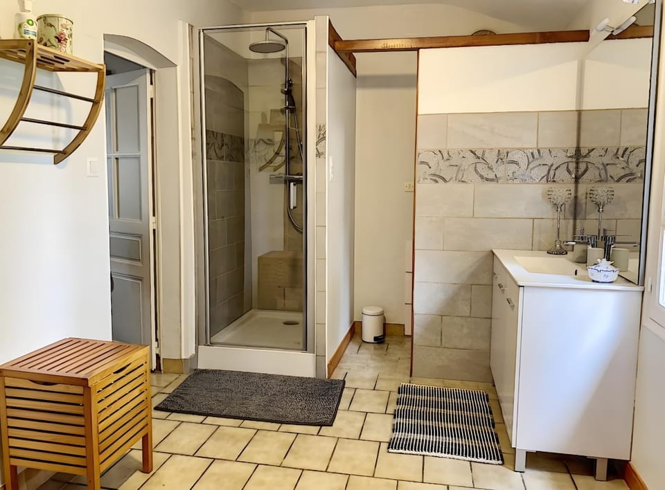 Bathroom, Living room