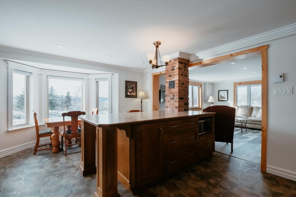 Dining area, kitchen