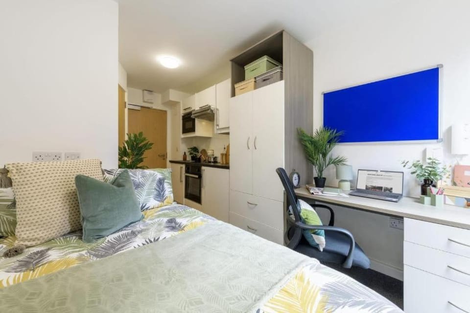 For Students Only Haymarket in Edinburgh - Close to Haymarket Station Apartment in Edinburgh