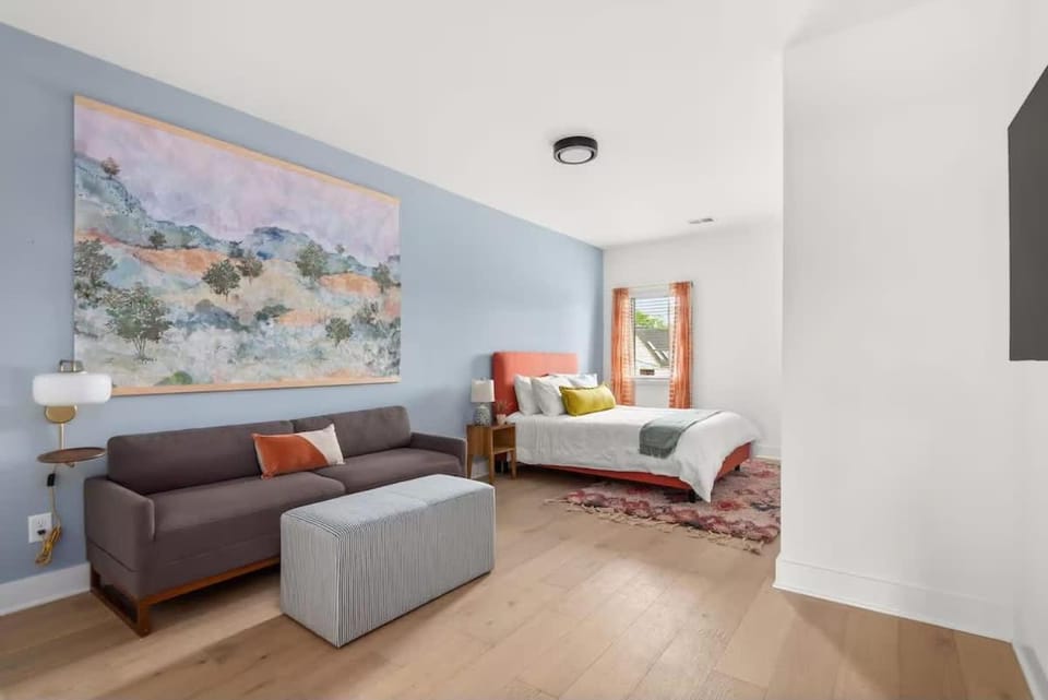 True Hue - Private Patio - Mins to Broadway House in Nashville