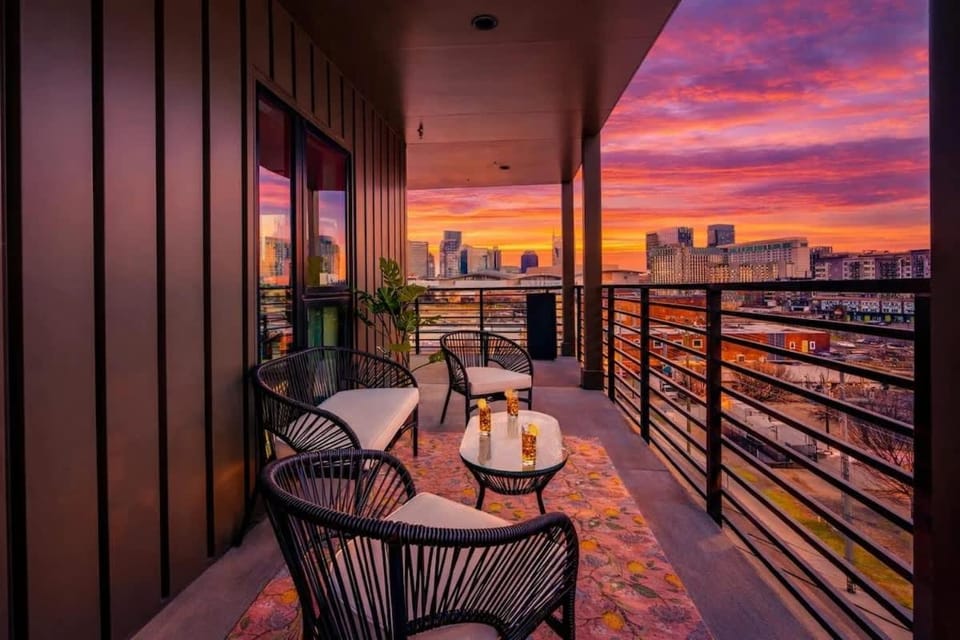 Hyve-Anthem-Private Balconies-Walk to Broadway House in The Gulch