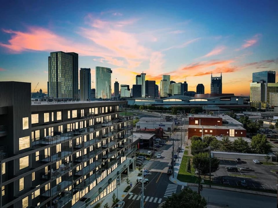 Hyve-Anthem-Private Balconies-Walk to Broadway House in The Gulch