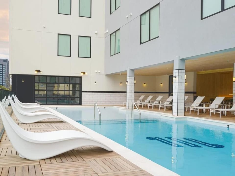Vinyl - Rooftop Pool - Gym - On Music Row House in Music Row