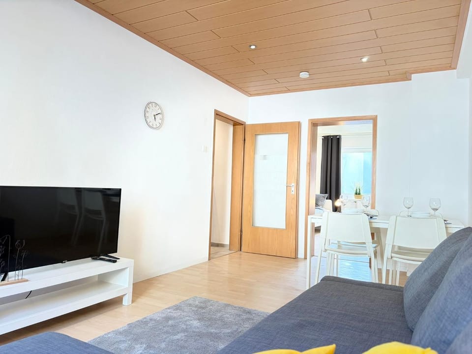 Living room, Photo of the whole room, Dining area