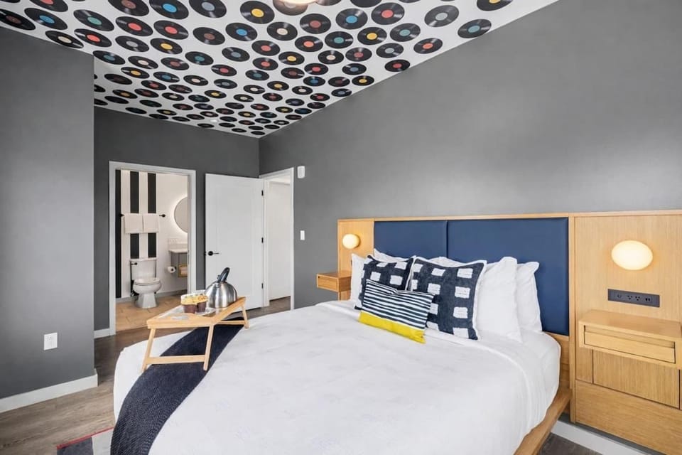 Tempo - Rooftop Pool - Gym - On Music Row House in Music Row
