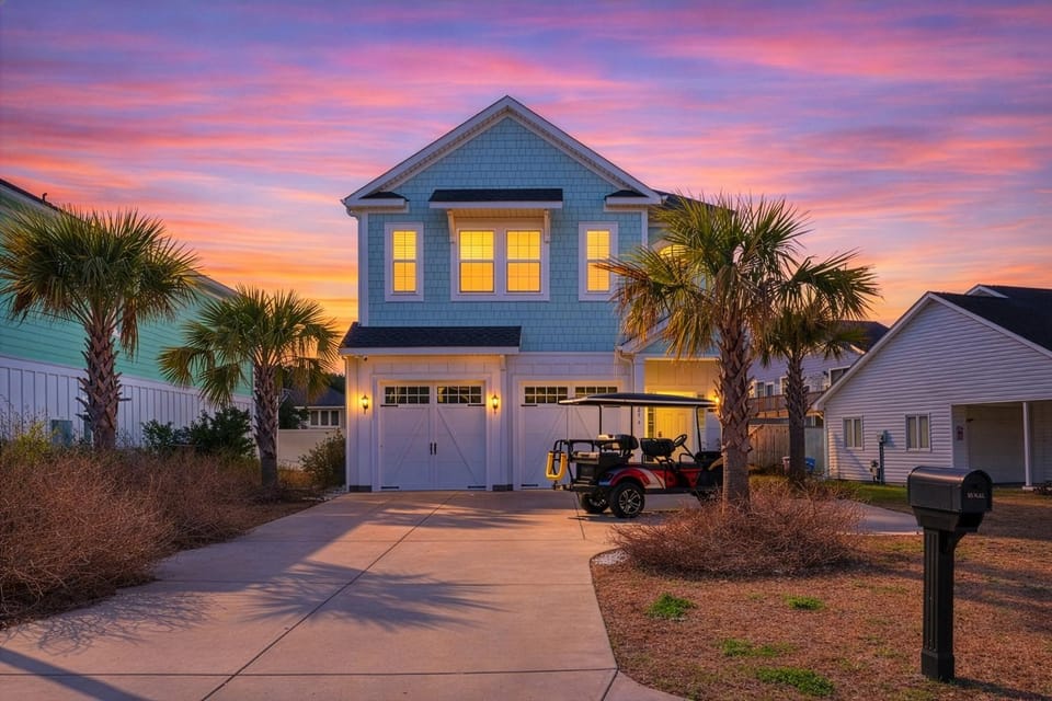 Walk to Beach Movie loft and pool House in North Myrtle Beach