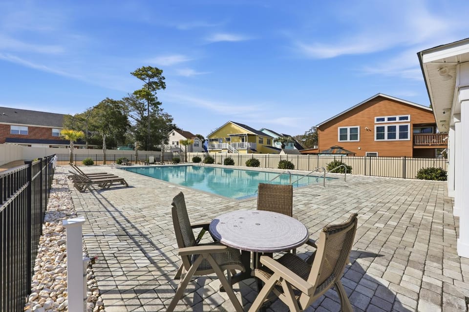 Walk to Beach Movie loft and pool House in North Myrtle Beach