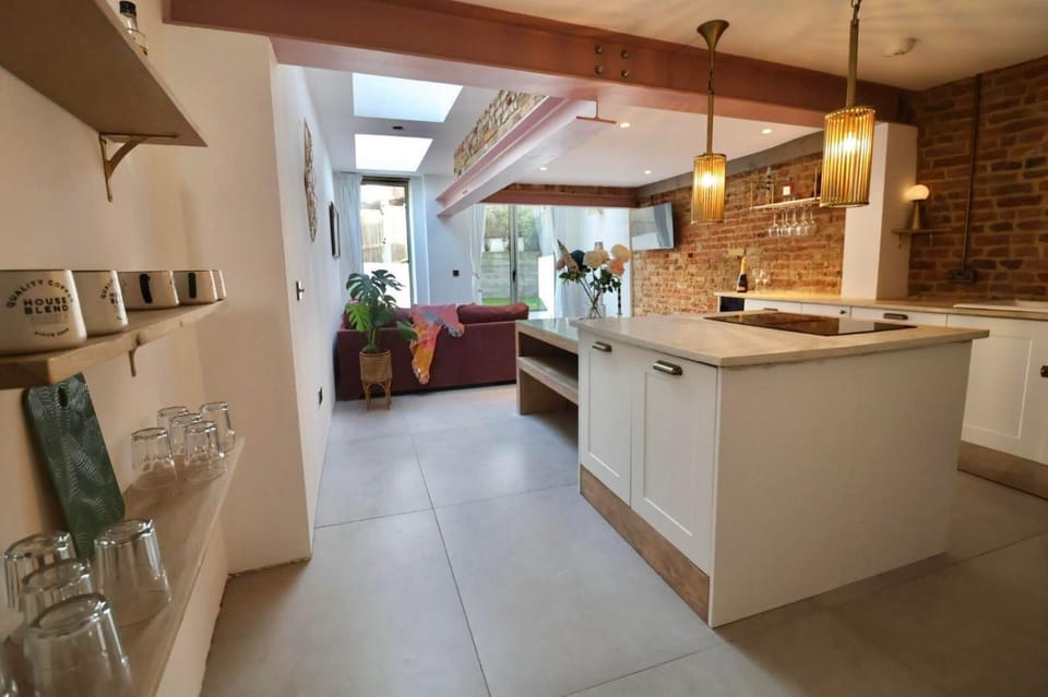 Coffee/tea facilities, Living room, Seating area, Dining area, Garden view, dishwasher, washing machine, kitchen