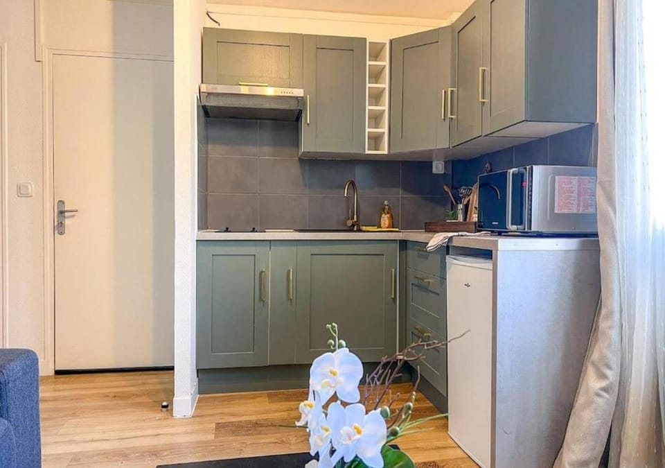 Kitchen or kitchenette, stove