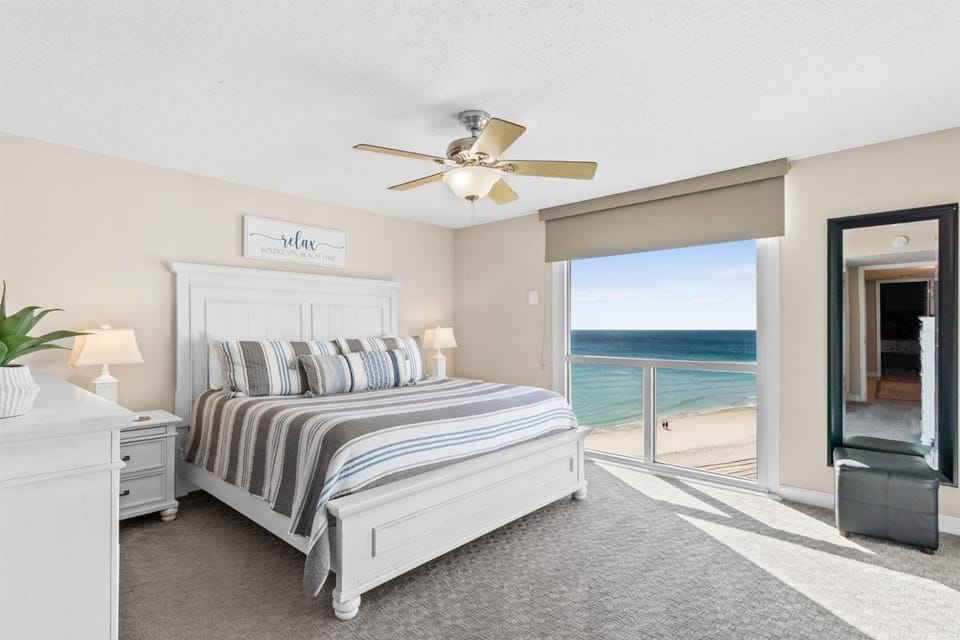 Shoreline Towers 1094-seasonal beach service-pool House in Destin