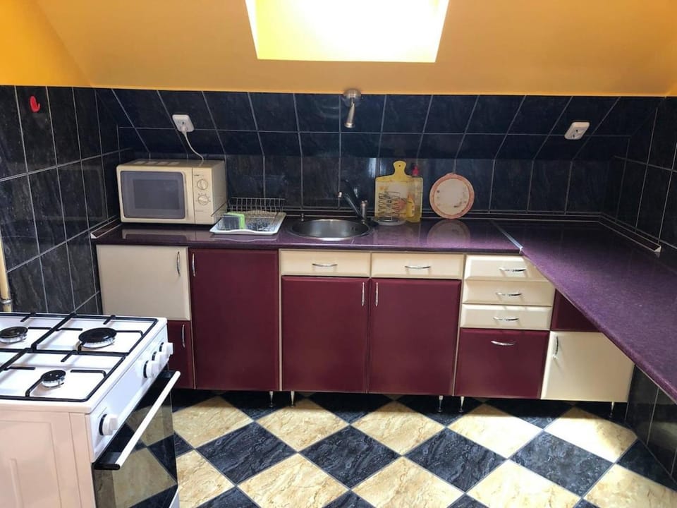 Kitchen or kitchenette, Kitchen or kitchenette