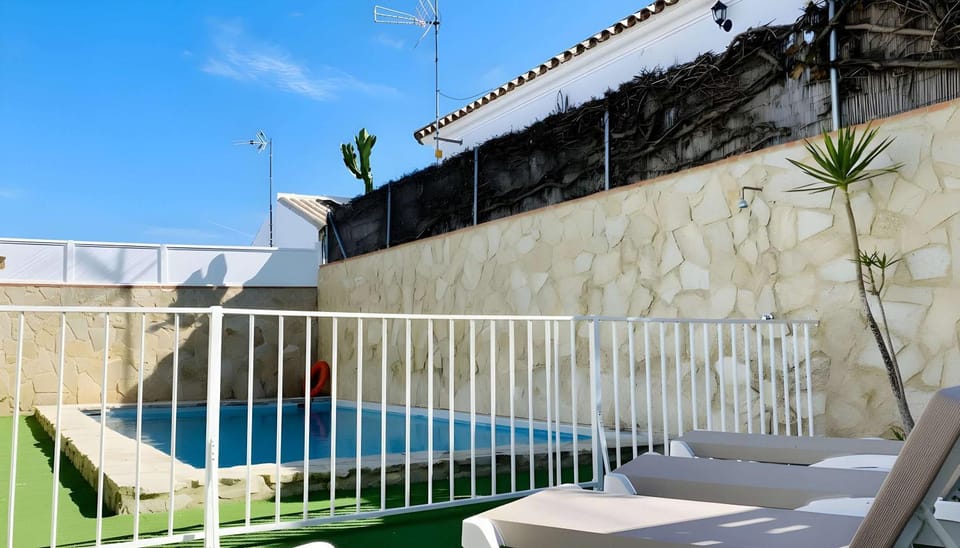 Amplio Chalet con Piscina privada Terraza y Barbacoa Cerca del pueblo Chalet in La Janda