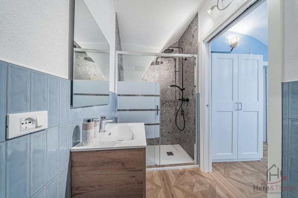 Shower, Bathroom, towels