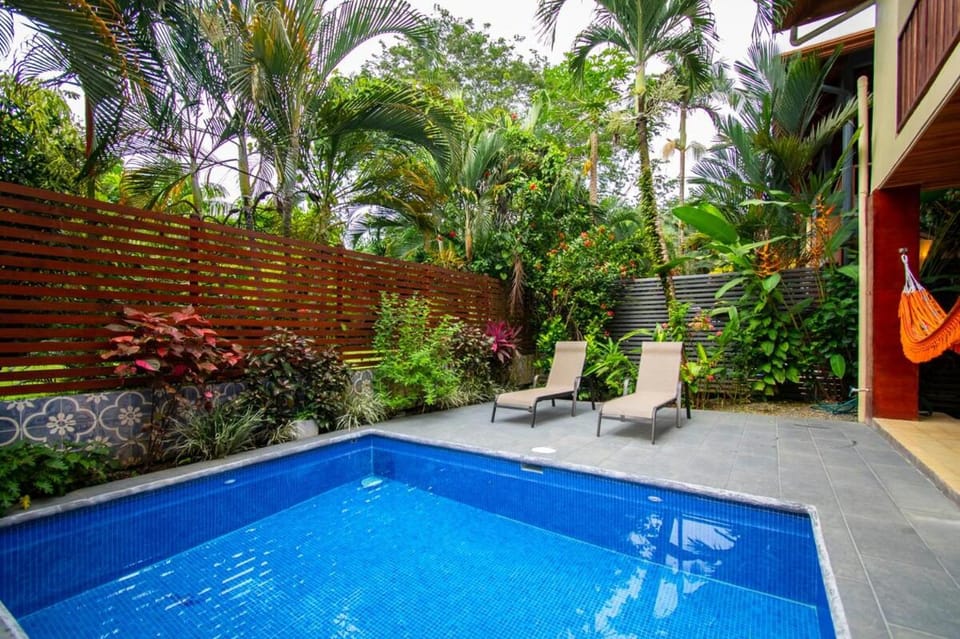 Entire villa with pool 3 min walk to Surf Dominical House in Dominical