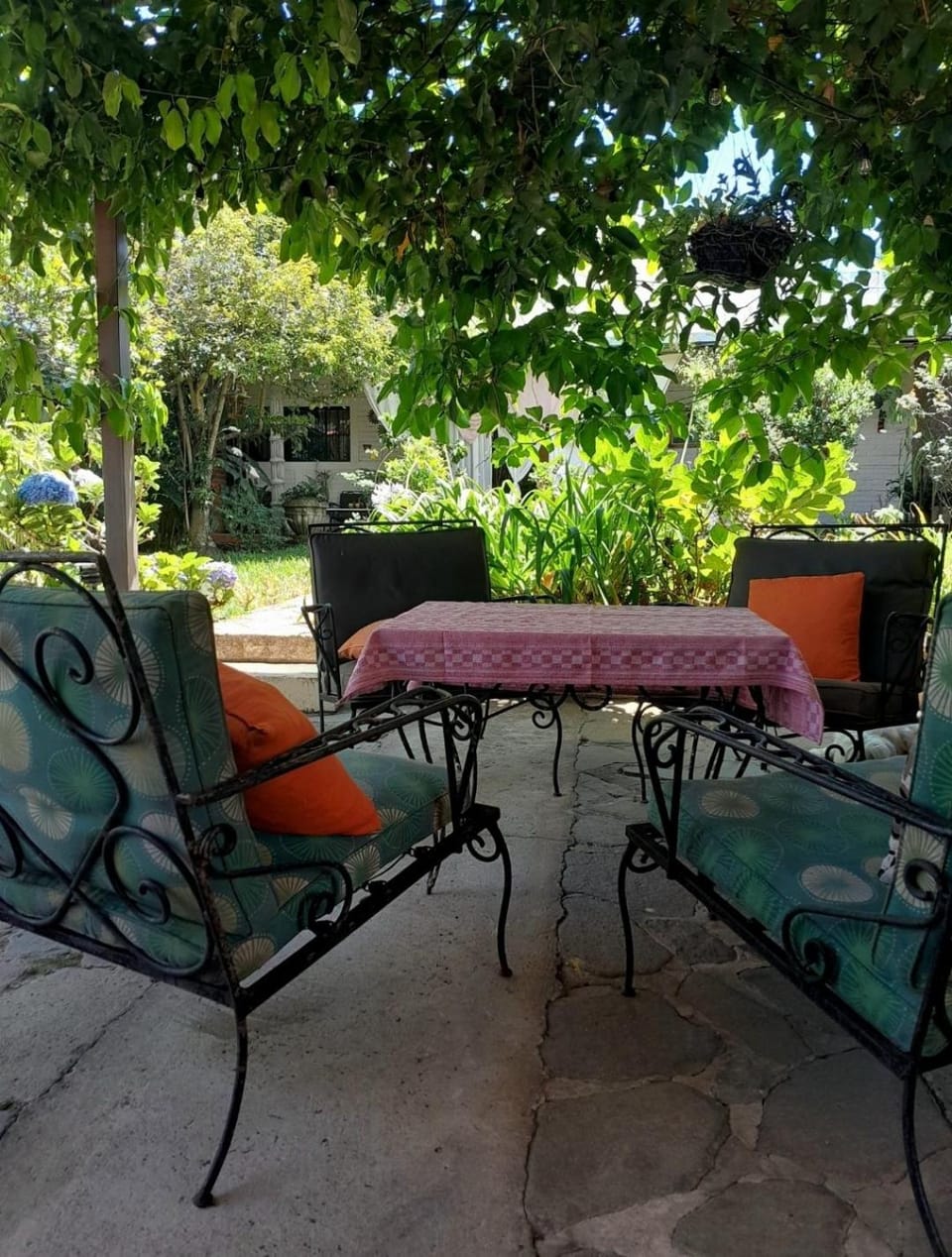 Garden, On-site shops