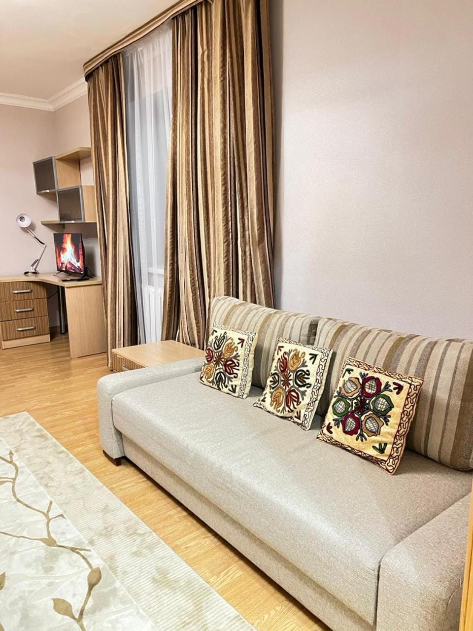 TV and multimedia, Living room, Seating area