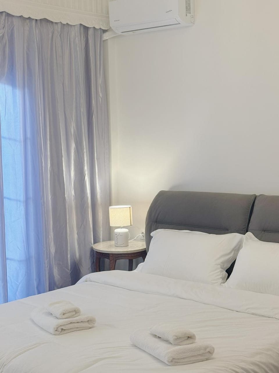 Bed, Photo of the whole room, Bedroom, towels, air conditioner