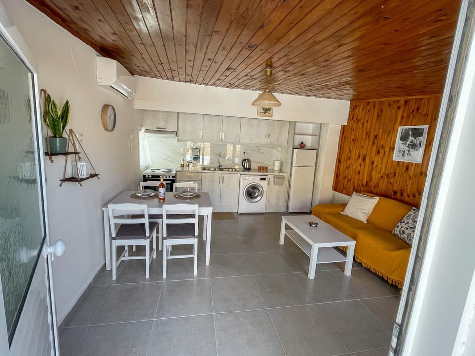 Kitchen or kitchenette, Dining area, pet friendly