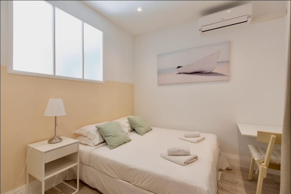Bed, Bedroom, wardrobe, air conditioner