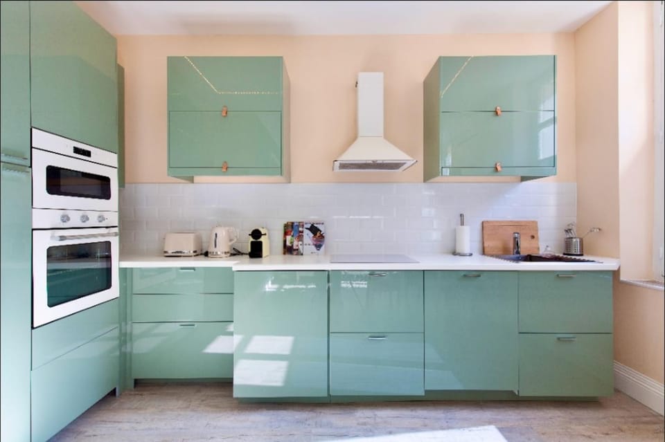 Coffee/tea facilities, Kitchen or kitchenette, dishwasher, oven, pet friendly, stove, toaster