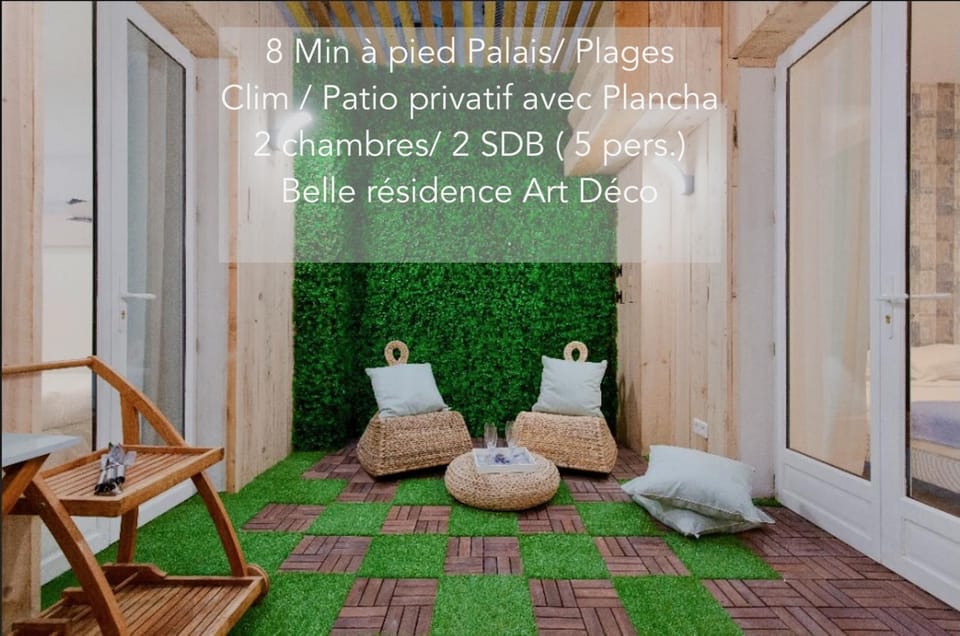 Property building, Patio, Location