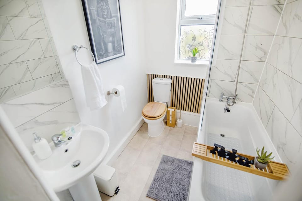 Shower, Toilet, Bathroom, Bath