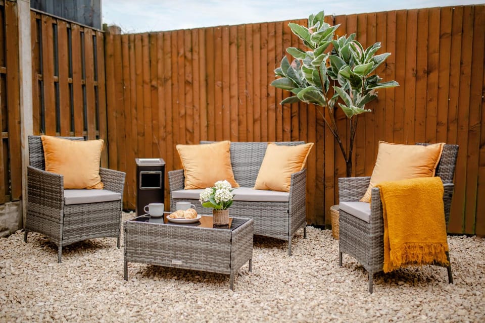 Patio, Day, Garden, Seating area, Garden view