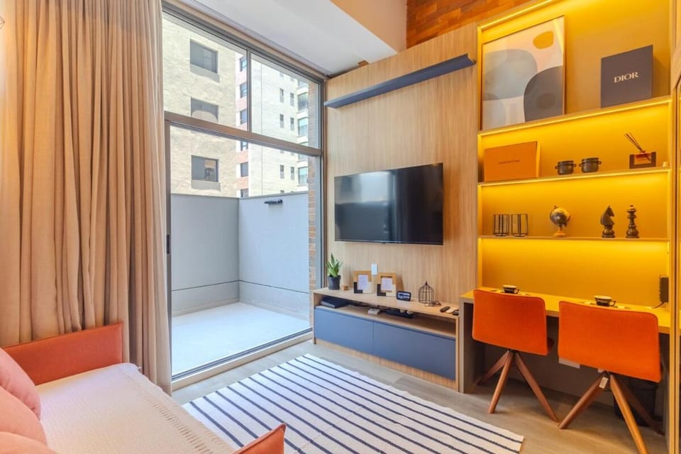 Novo, amplo, próximo ao metrô Brooklin, com mezzanino e TV58' Apartment in Sao Paulo City