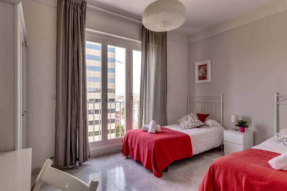 Bedroom, City view, Street view