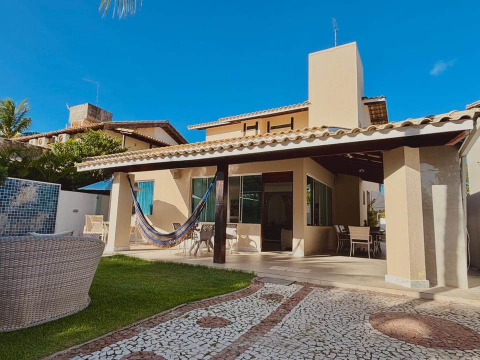 Casa aconchegante a 50m da praia de Guarajuba House in State of Bahia