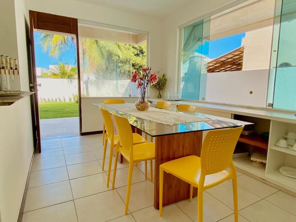 Casa aconchegante a 50m da praia de Guarajuba House in State of Bahia