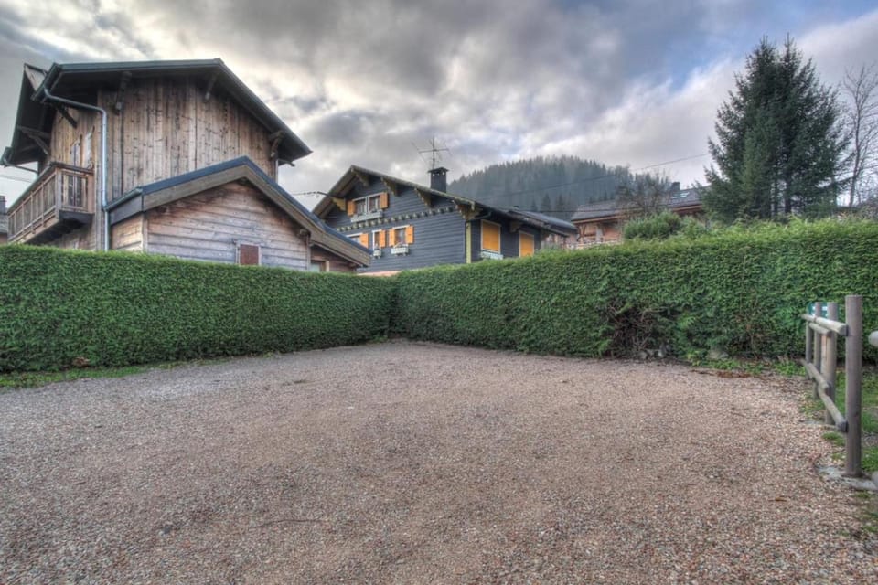 Rustic 6 Bedroom chalet in Morzine sleeping 15 Chalet in Les Gets