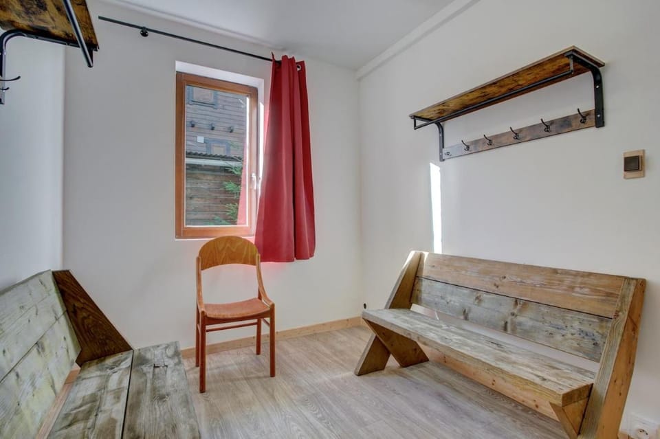 Rustic 6 Bedroom chalet in Morzine sleeping 15 Chalet in Les Gets