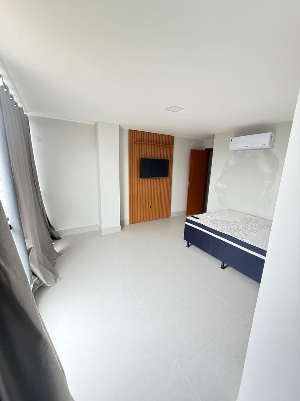 Bed, Bedroom, air conditioner