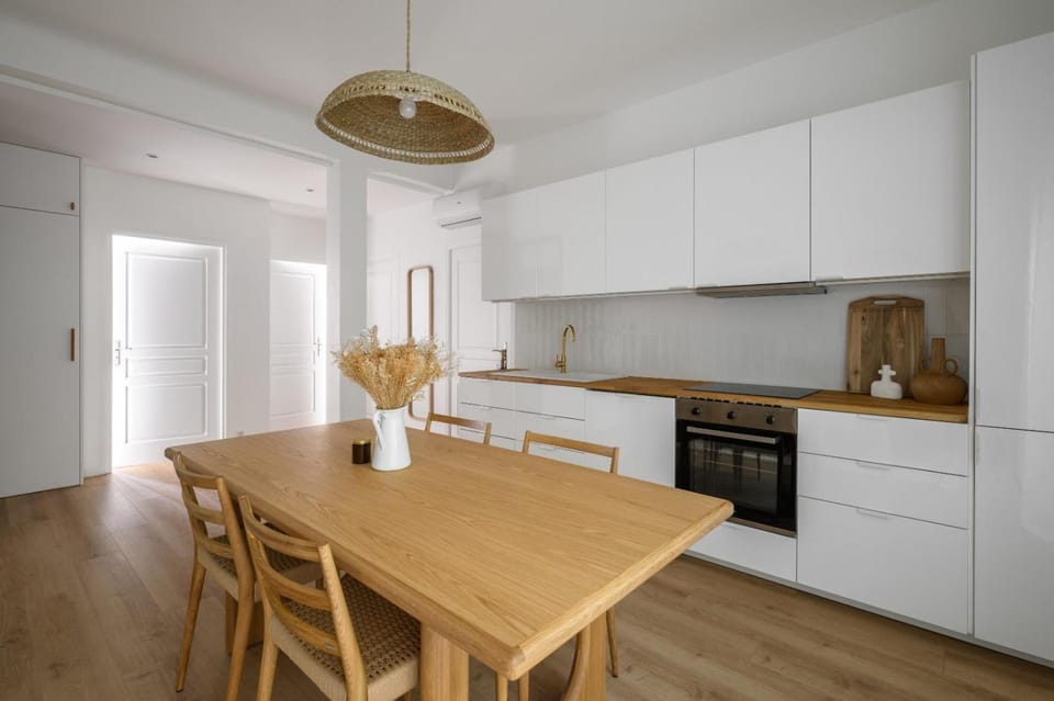 Dining area, kitchen