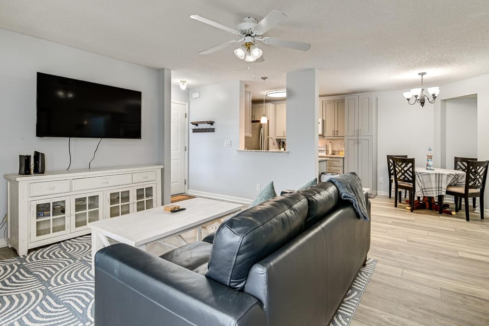 2 Mi to Shore Surfside Beach Condo with Pool Access Apartment in Garden City
