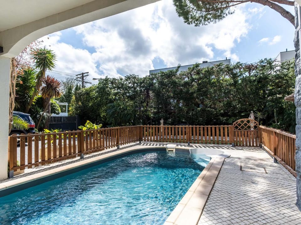 Buganvilia Garden & Private Pool Apartment in Cascais