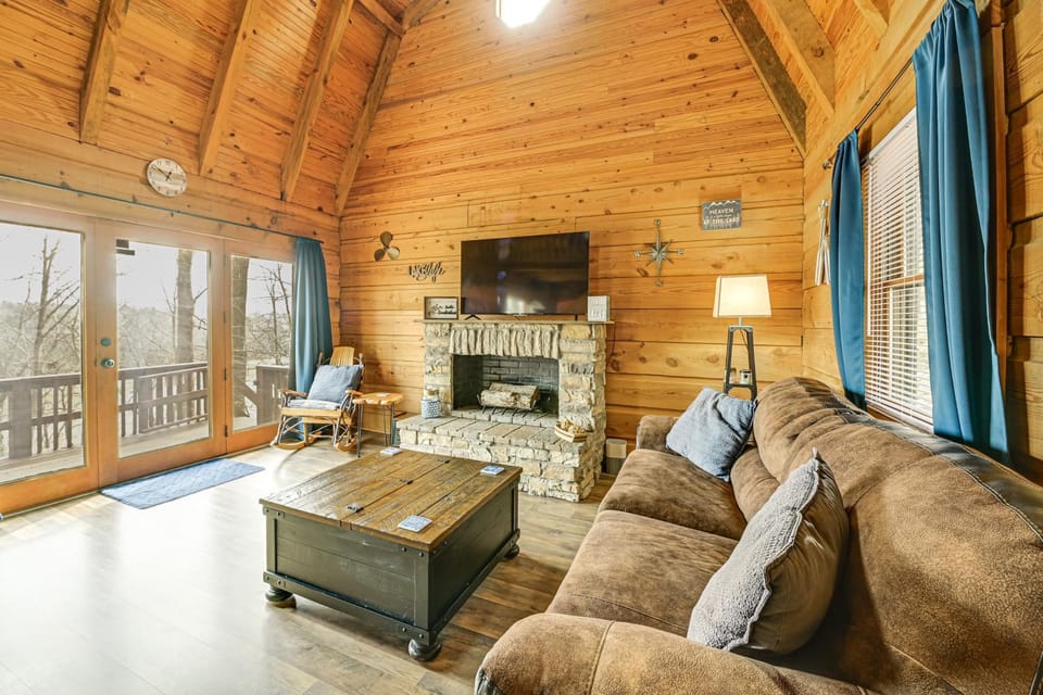 Lake Cumberland Log Cabin Near 3 Boat Ramps Cabin in Burnside