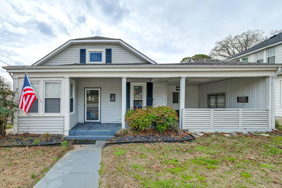 Lake Days & Fireside Nights! Updated Burnside Home House in Burnside
